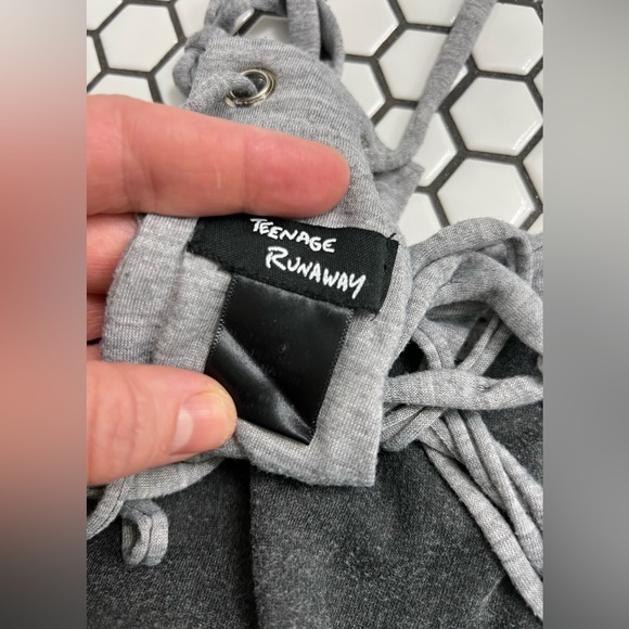 Teenage runaway sleeveless top size small - Picture 2 of 3